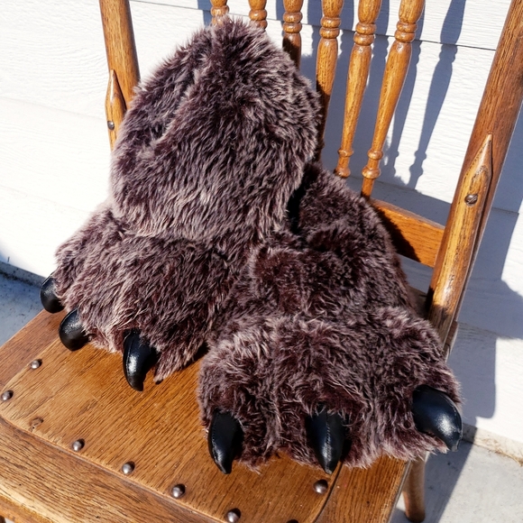 Fuzzy monster kid slippers size S/ M great condition - Picture 1 of 7